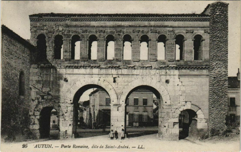 Carte postale ancienne Autun Porte Romaine, dite de Saint-Andre France à Autun