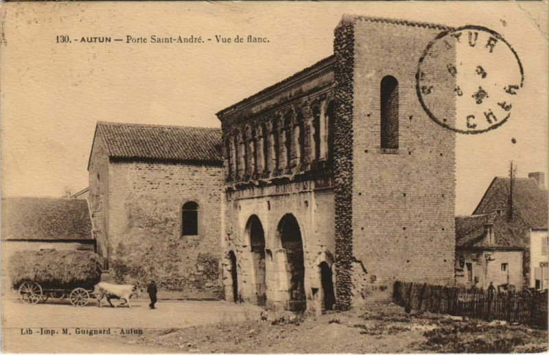 Carte postale ancienne Autun Porte Saint Andre, Vue de flanc France à Autun