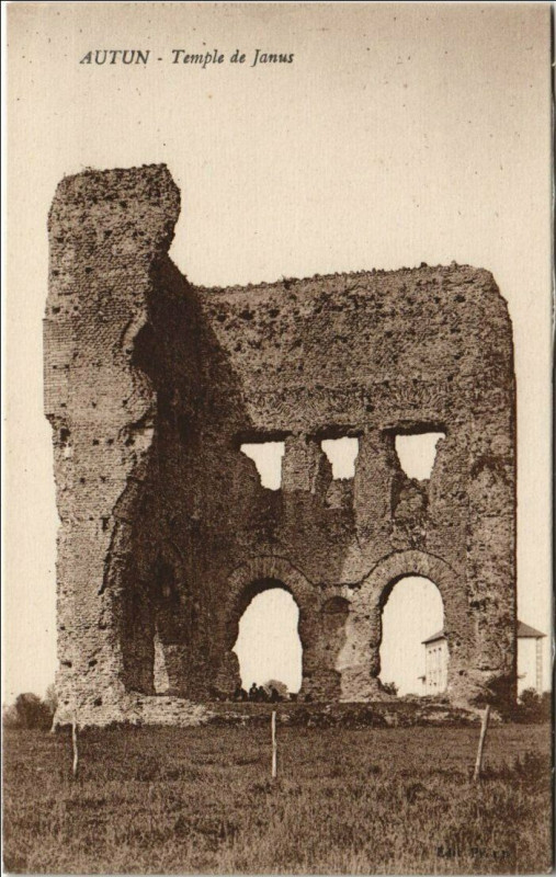 Carte postale ancienne Autun Temple de Janus France à Autun