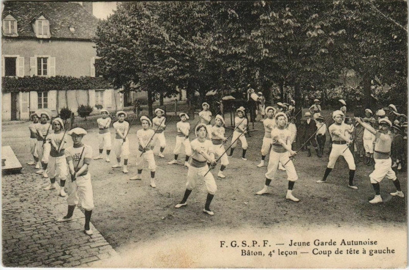 Carte postale ancienne Autun Jeune Garde Autunoise à Autun