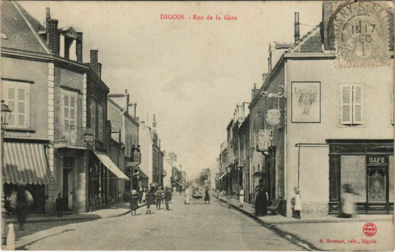 Carte postale ancienne Digoin Rue de la Gare à Digoin
