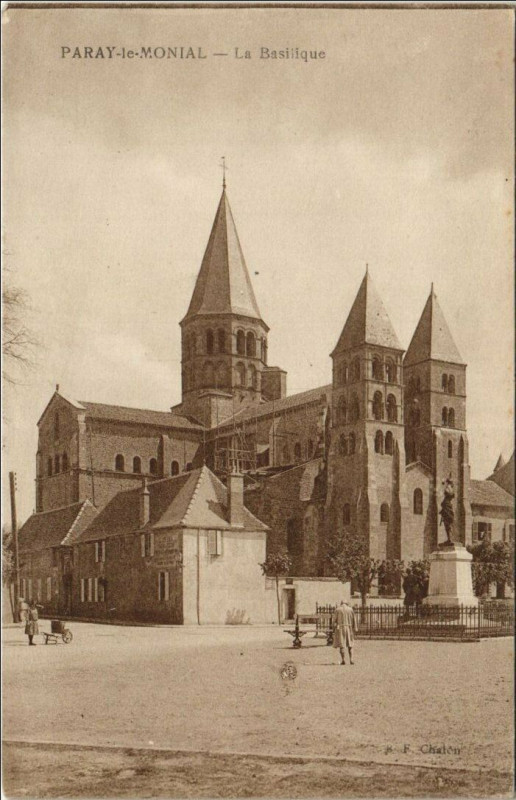 Carte postale ancienne Paray-le-Monial La Basilique à Paray-le-Monial