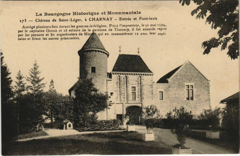 Carte postale ancienne Chateau de Saint-Leger a Charnay - Entree et Pont-Levis