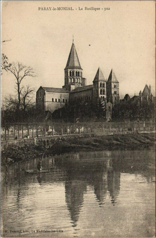 Carte postale ancienne Paray-le-Monial La Basilique à Paray-le-Monial