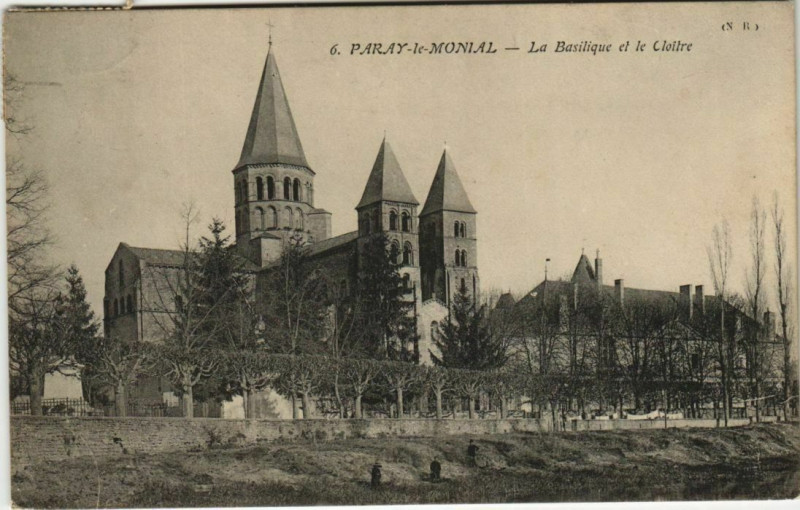 Carte postale ancienne Paray-le-Monial La Basilique et le Cloitre à Paray-le-Monial