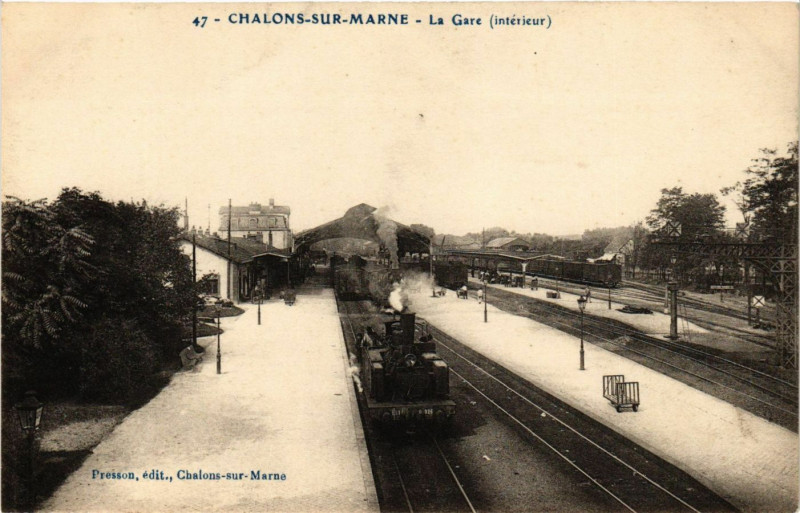Carte postale ancienne Chalons-sur-Marne - La Gare (interieur)