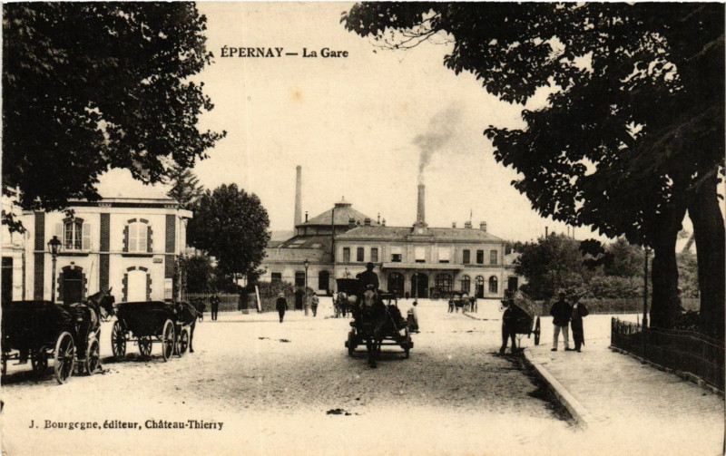 Carte postale ancienne Epernay - La Gare à Épernay