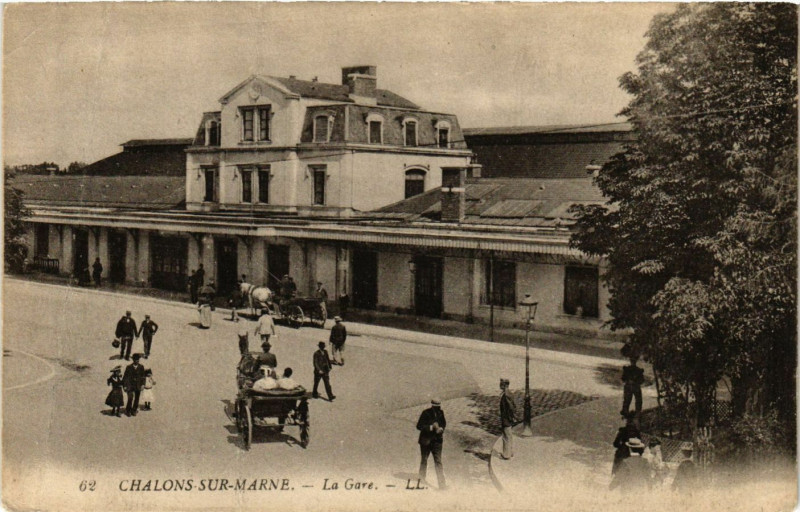 Carte postale ancienne Chalons-sur-Marne - La Gare