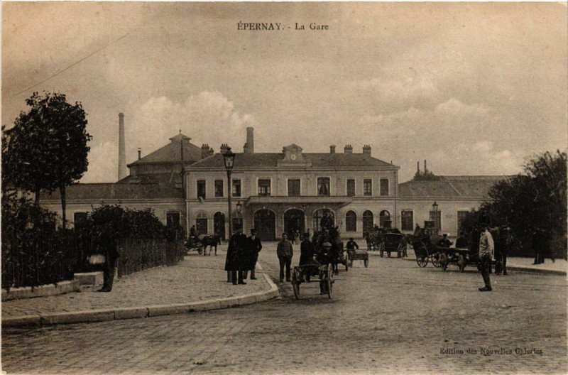 Carte postale ancienne Epernay - La Gare à Épernay
