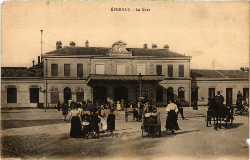 Carte postale ancienne Epernay - La Gare à Épernay
