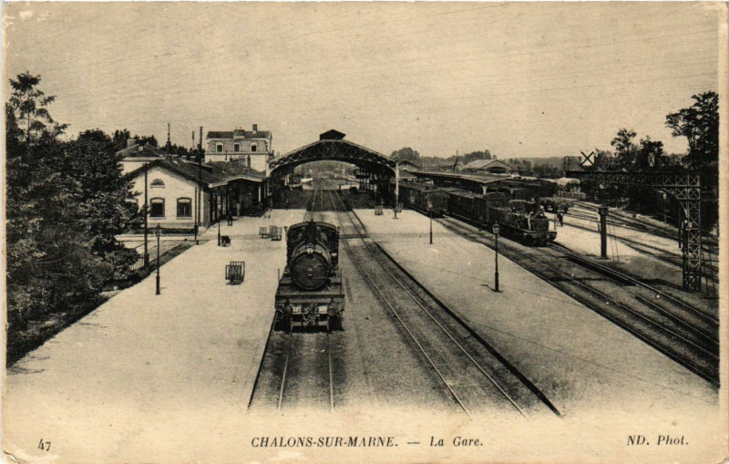 Carte postale ancienne Chalons-sur-Marne - La Gare