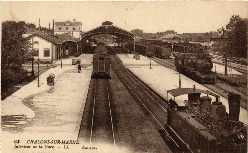Carte postale ancienne Chalons-sur-Marne - Interieur de la Gare