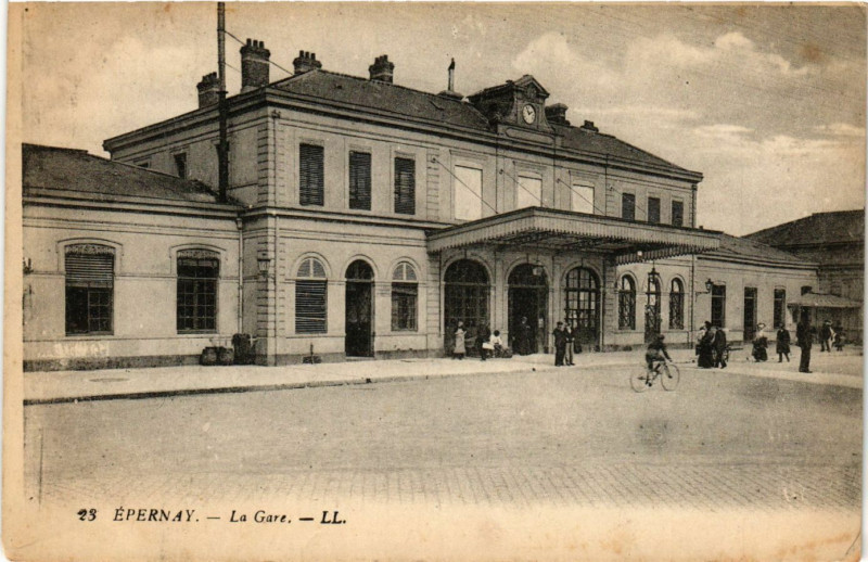 Carte postale ancienne Epernay - La Gare à Épernay