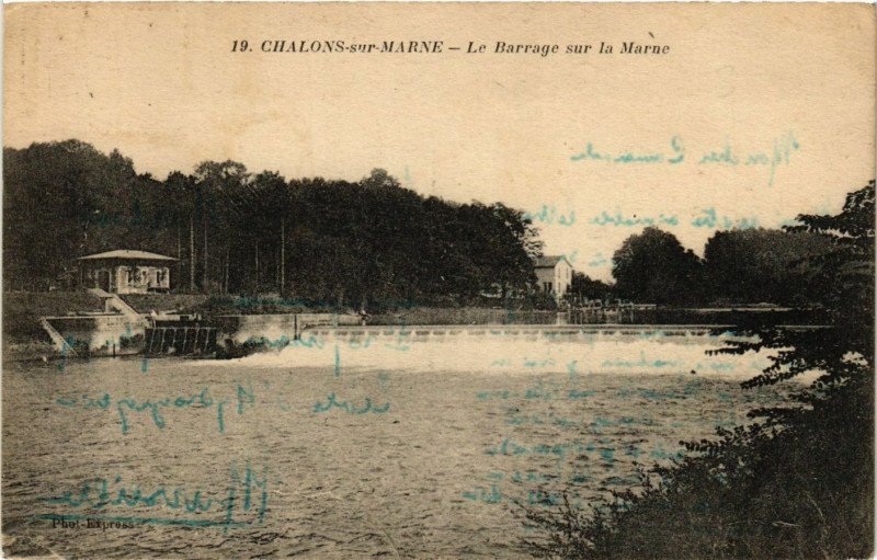Carte postale ancienne Chalons-sur-Marne - Le Barrage sur la Marne