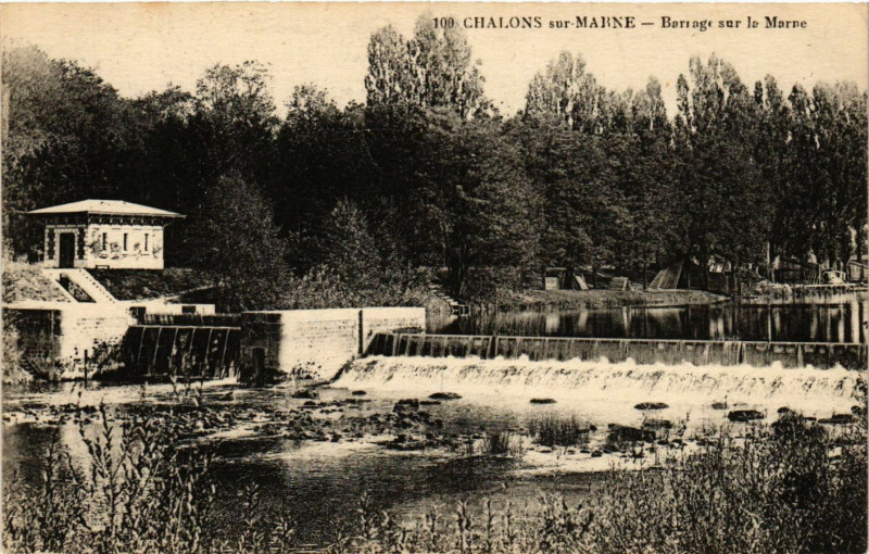 Carte postale ancienne Chalons-sur-Marne - Barrage sur la Marne