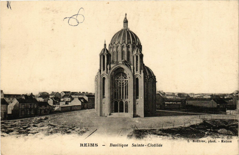 Carte postale ancienne Reims - Basilique Sainte-Clotilde à Reims