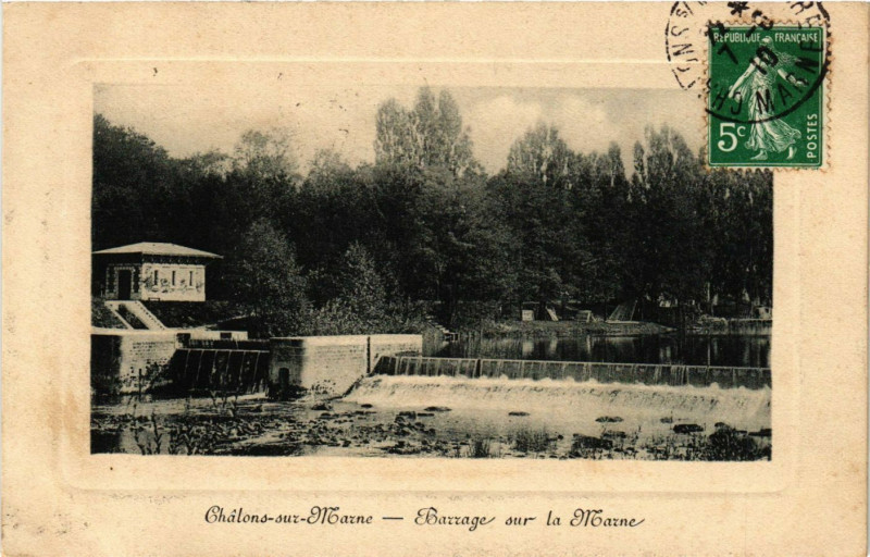 Carte postale ancienne Chalons-sur-Marne - Barrage sur la Marne