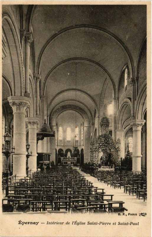 Carte postale ancienne Epernay - Interueur de l'Eglise Saint-Pierre et Saint-Paul à Épernay
