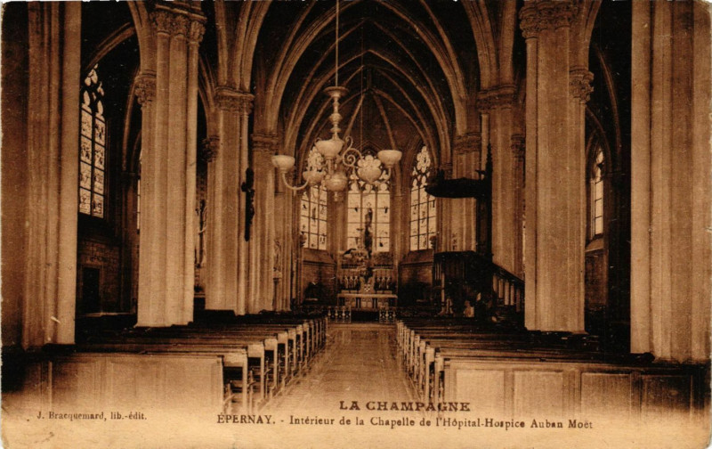 Carte postale ancienne La Champagne - Epernay - Interieur de la Chapelle de l'Hopital à Épernay