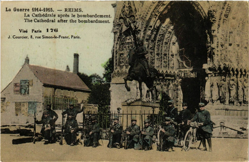 Carte postale ancienne La Guerre 1914-1915 Reims La Cathedrale apres le bombardement à Reims