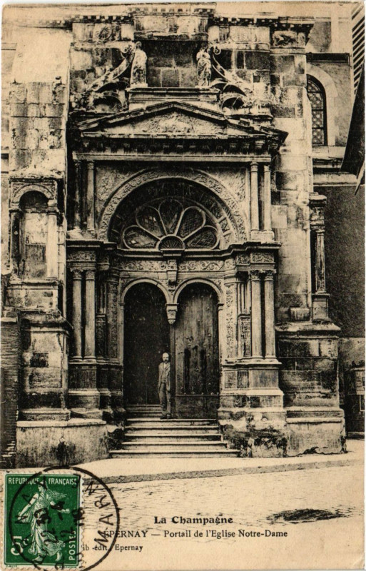 Carte postale ancienne La Champagne - Epernay - Portail de l'Eglise Notre-Dame à Épernay