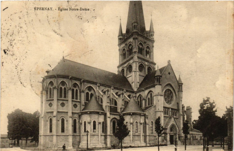 Carte postale ancienne Epernay - Eglise Notre-Dame à Épernay
