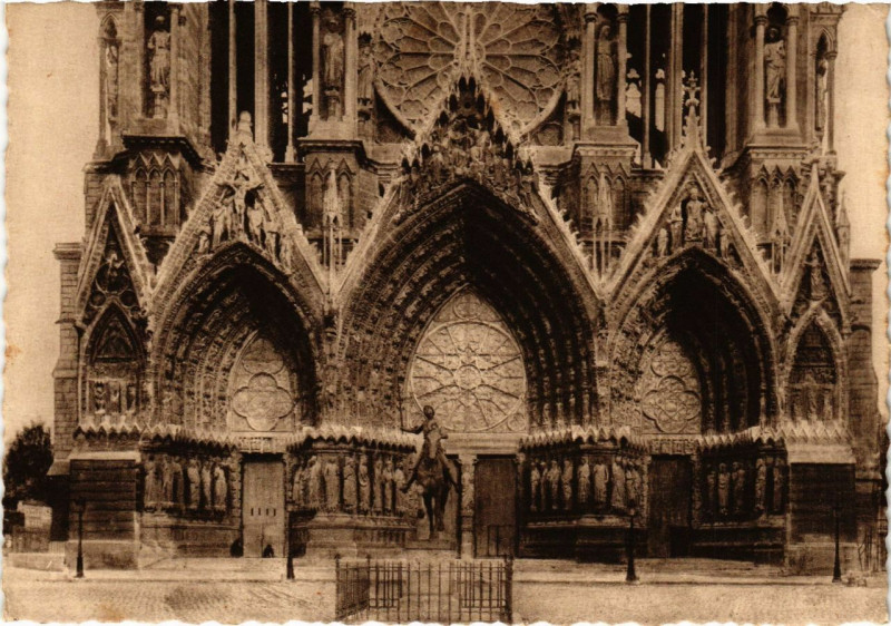 Carte postale ancienne Champagne Pommery & Greno Reims-La Cathédrale de Reims avant la à Reims