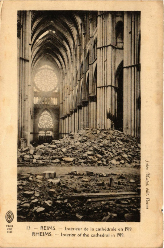Carte postale ancienne Reims Interieur de la cathedrale en 1919 Rheims Interior of à Reims