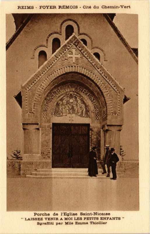 Carte postale ancienne Reims Foyer-Remois Cité du Chemin-Vert-Porche de l'Eglise Saint- à Reims