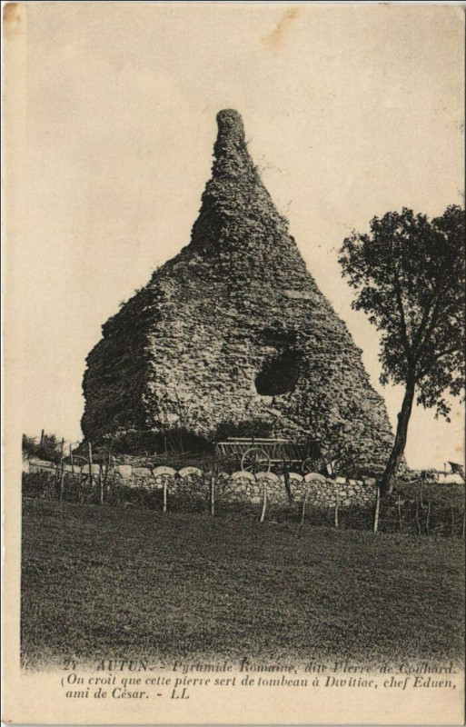 Carte postale ancienne Autun Pyramide Romaine à Autun
