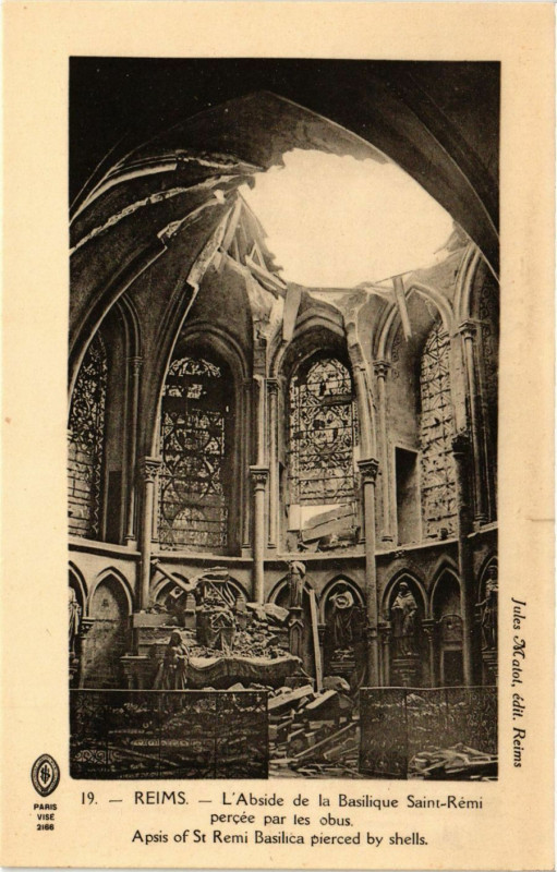 Carte postale ancienne Reims - L'Abside de la Basilique Saint-Rémi percée par les obus à Reims