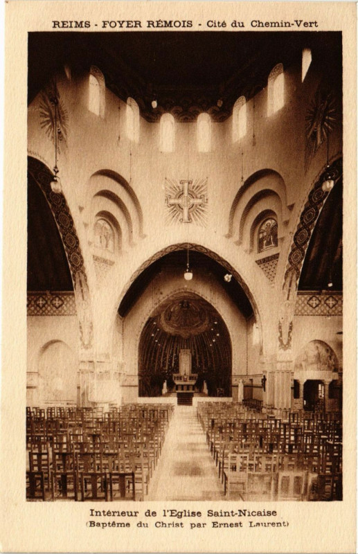 Carte postale ancienne Reims Foyer-Remois Cité du Chemin-Vert-Intérieur de l'Eglise à Reims