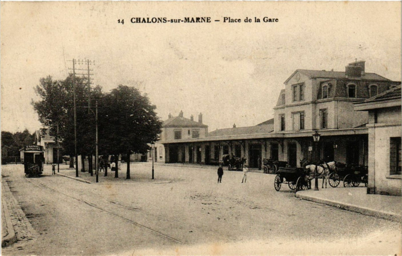 Carte postale ancienne Chalons-sur-Marne - Place de la Gare