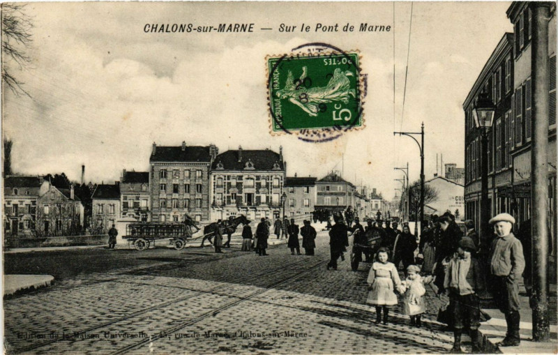 Carte postale ancienne Chalons-sur-Marne - Sur le Pont de Marne