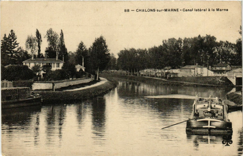 Carte postale ancienne Chalons-sur-Marne - Canal lateral a la Marne