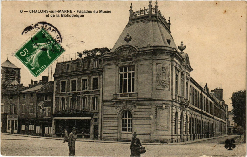 Carte postale ancienne Chalons-sur-Marne - Facades du Musées et de la Bibliotheque