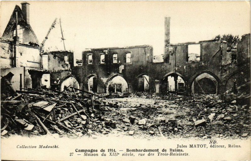 Carte postale ancienne Campagne de 1914 - Bombardement de Reims - Maison du Xiii siecle à Reims