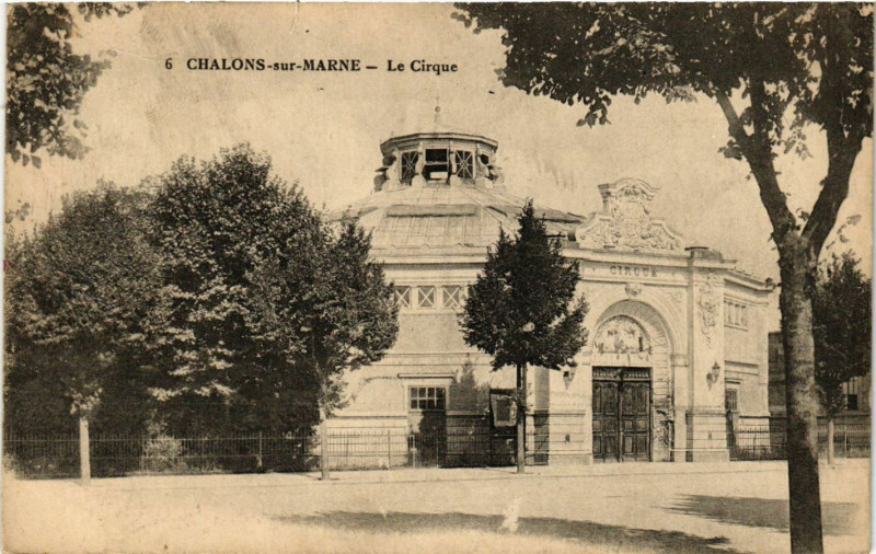 Carte postale ancienne Chalons-sur-Marne - Le Cirque