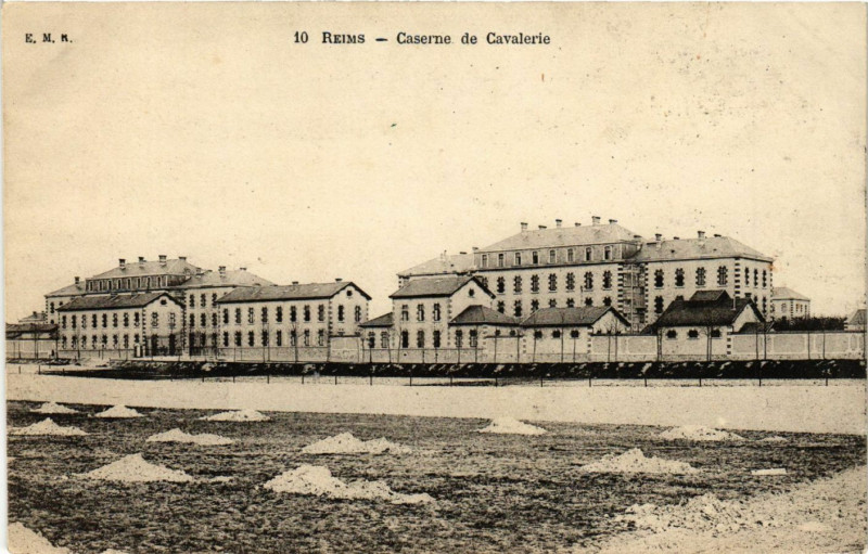 Carte postale ancienne Reims - Caserne de Cavalerie à Reims