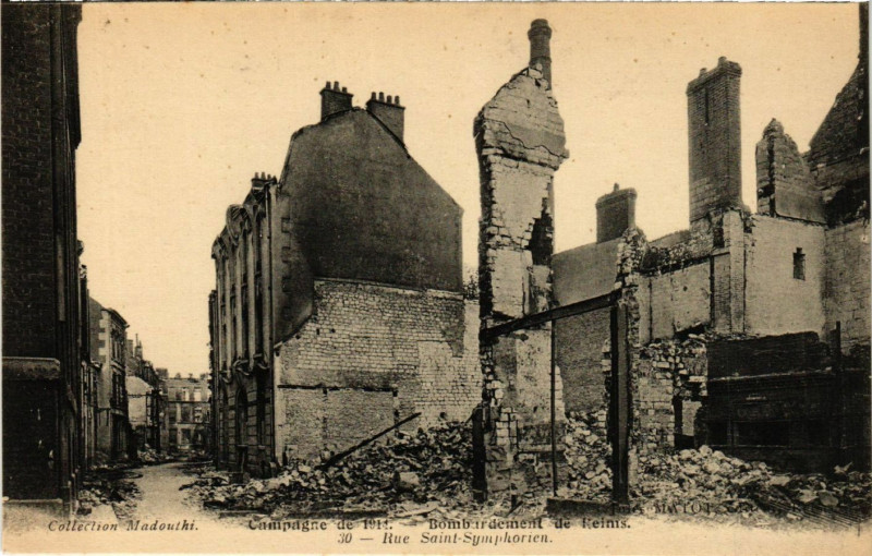 Carte postale ancienne Campagne de 1914 - Bombardement de Reims - Rue Saint-Symphorien à Reims