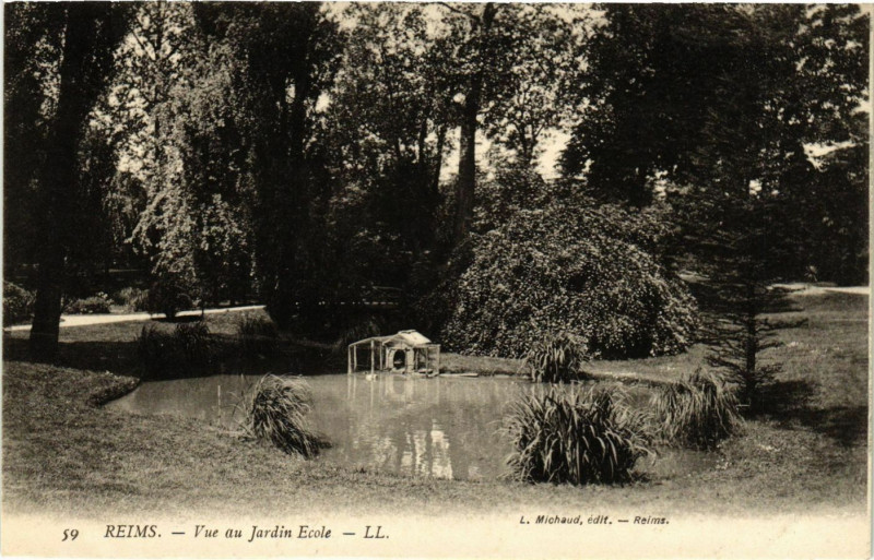 Carte postale ancienne Reims - Vue au Jardin Ecole à Reims
