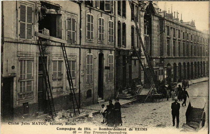 Carte postale ancienne Campagne de 1914 - Bombardement de Reims - Rue Tronson-Ducoudray à Reims