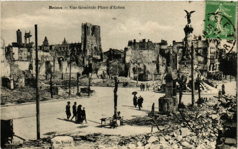 Carte postale ancienne Reims - Vue générale Place d'Erlon à Reims