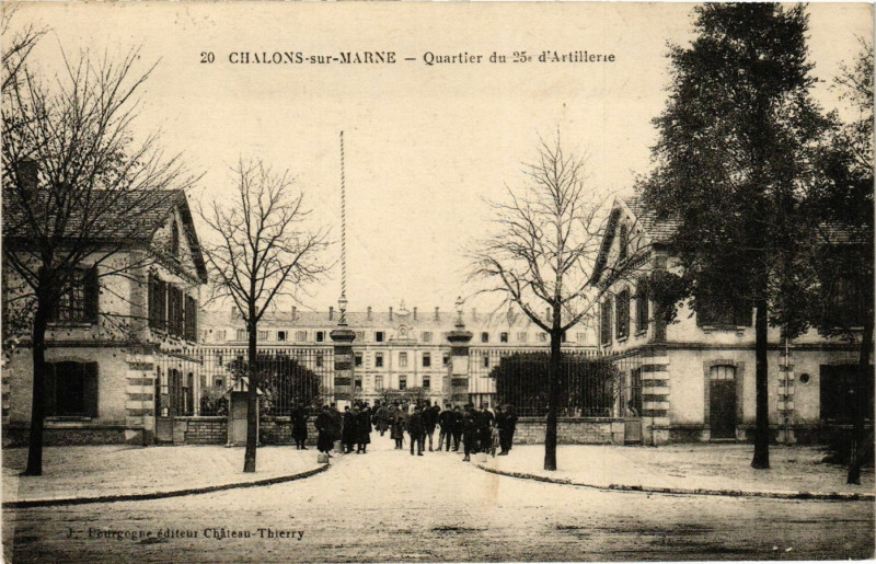 Carte postale ancienne Chalons-sur-Marne - Quartier de 25* d'Artillerie