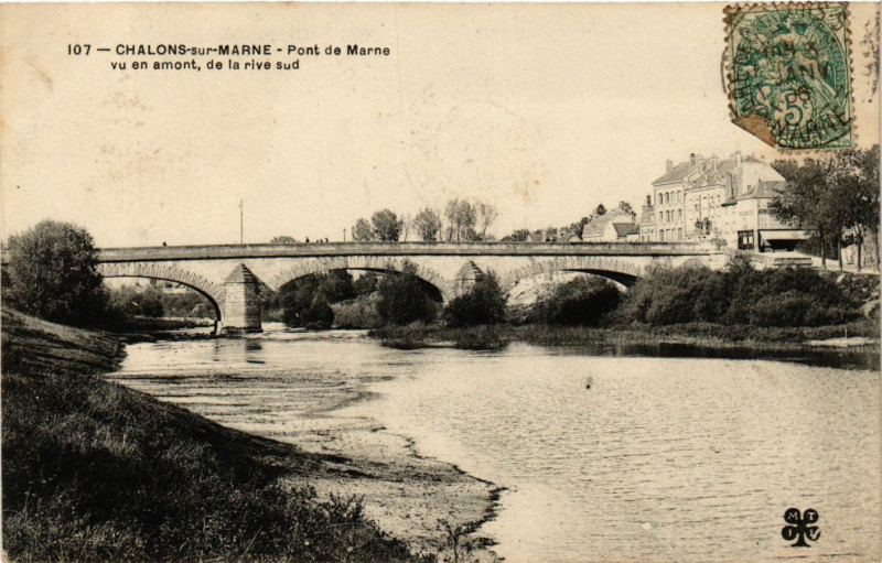 Carte postale ancienne Chalons-sur-Marne - Pont de Marne vu en amont de la rive sud