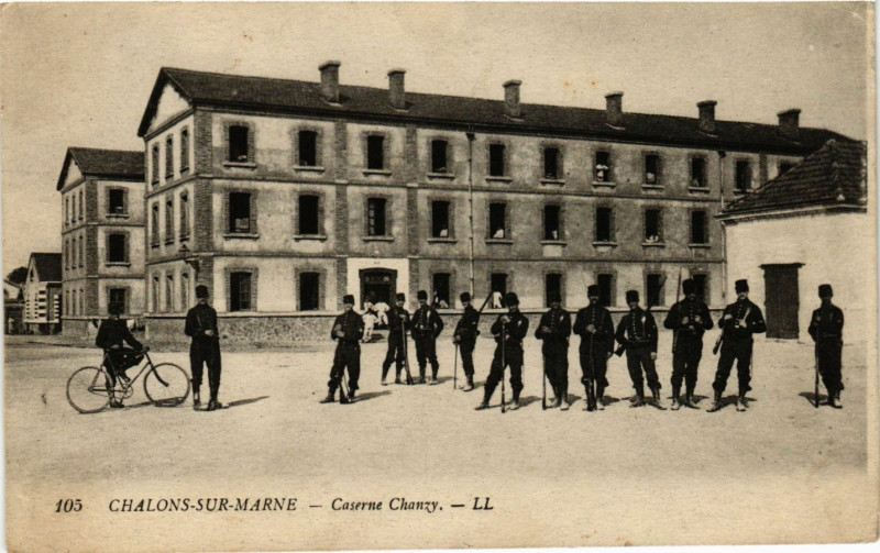 Carte postale ancienne Chalons-sur-Marne - Caserne Chanzy