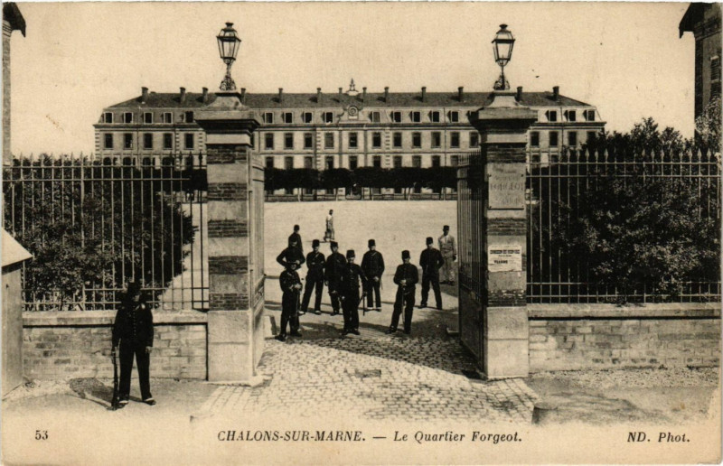 Carte postale ancienne Chalons-sur-Marne - Le Quatier Forgeot