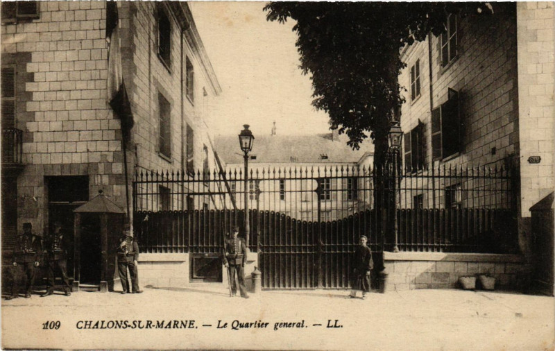 Carte postale ancienne Chalons-sur-Marne - Le Quartier général