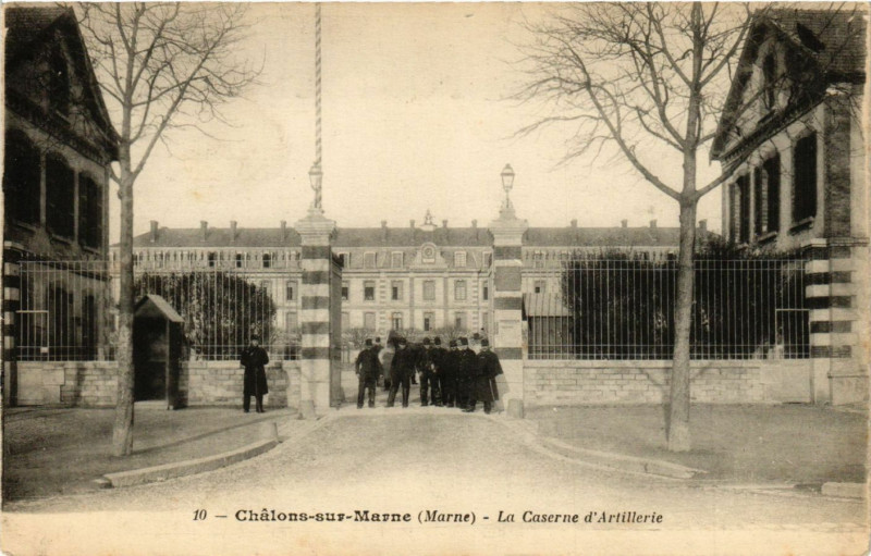 Carte postale ancienne Chalons-sur-Marne - La Caserne d'Artillerie