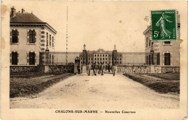 Carte postale ancienne Chalons-sur-Marne - Nouvelles Casernes
